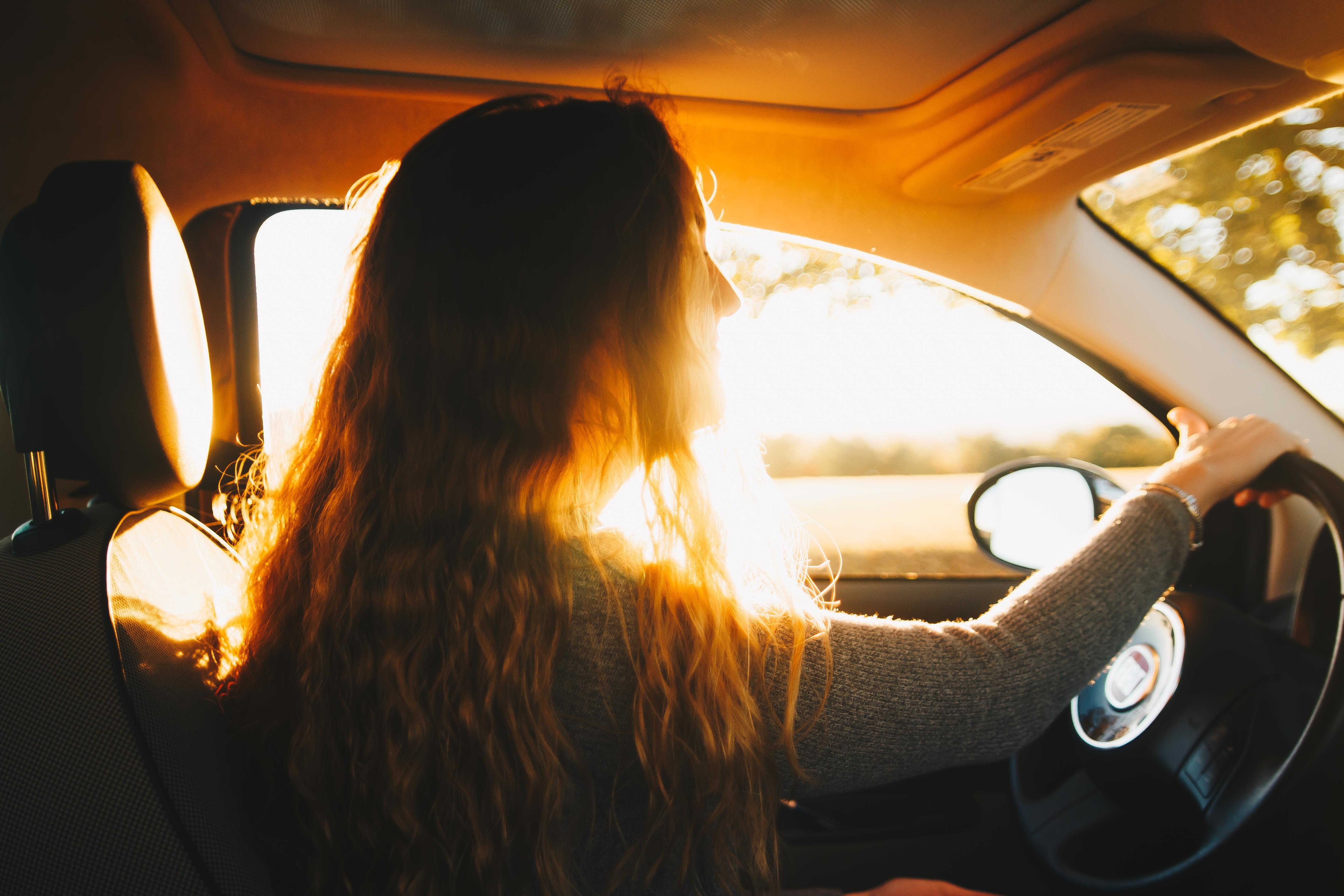 Driving Tips for Women Travelling Alone CarCliq